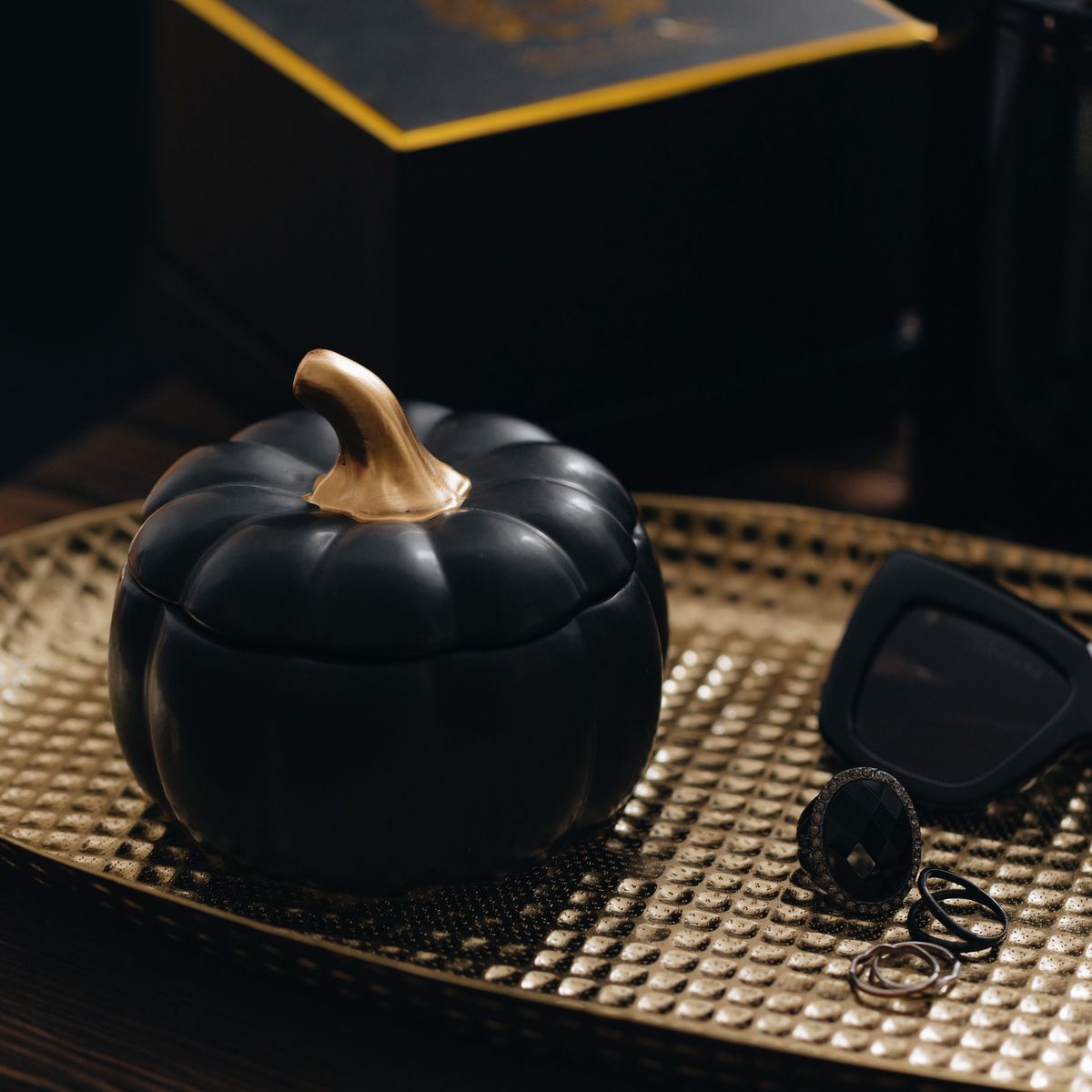 Manor Road Pompion Matte Black Candle