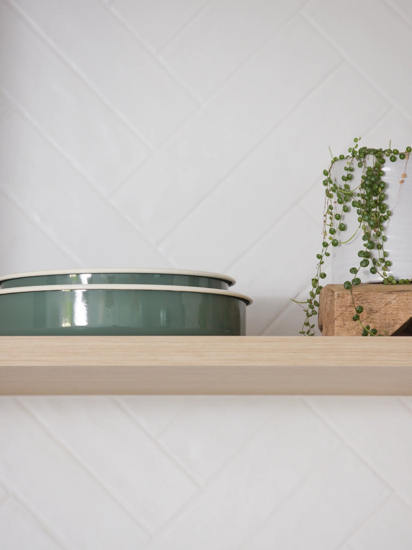 Citta Enamel Round Baking Tray Olive/Cream Large