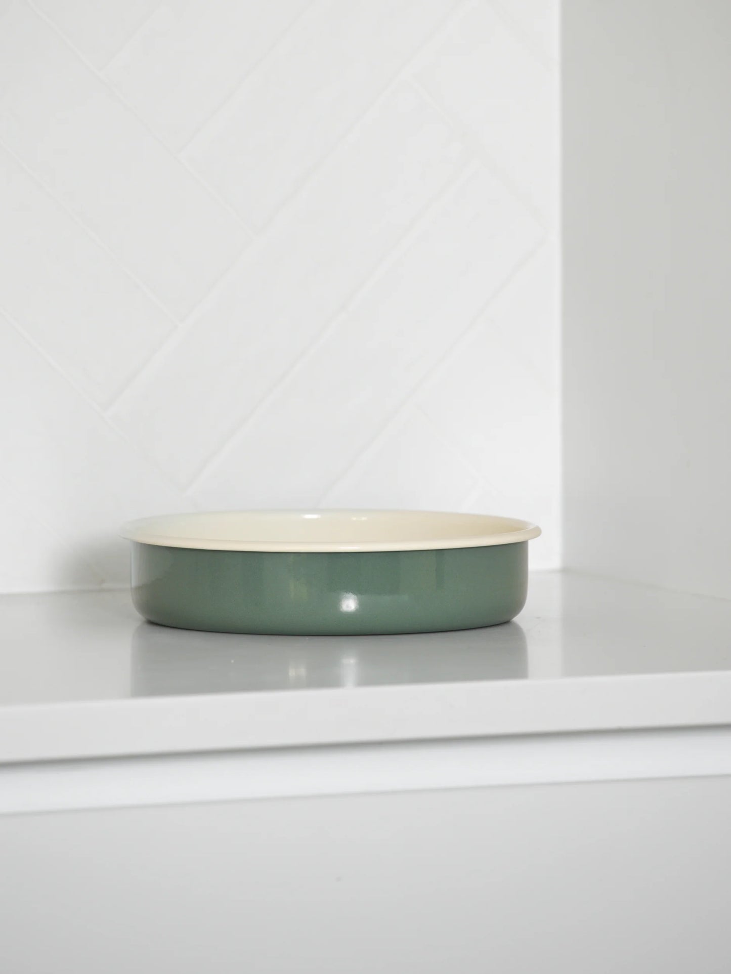 Citta Enamel Round Baking Tray Olive/Cream Small