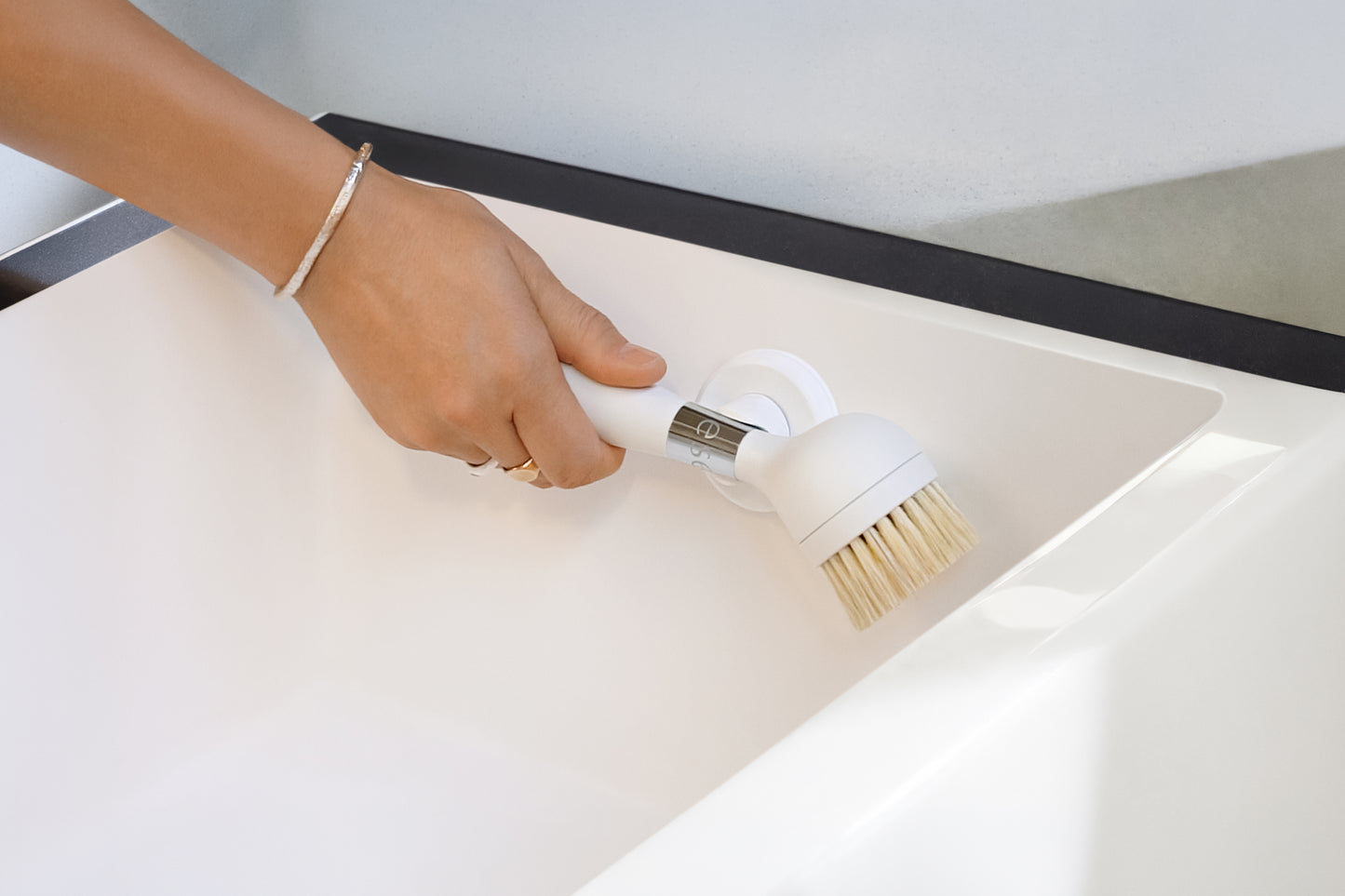 yeseco V2 Brush with Magnetic Stand White