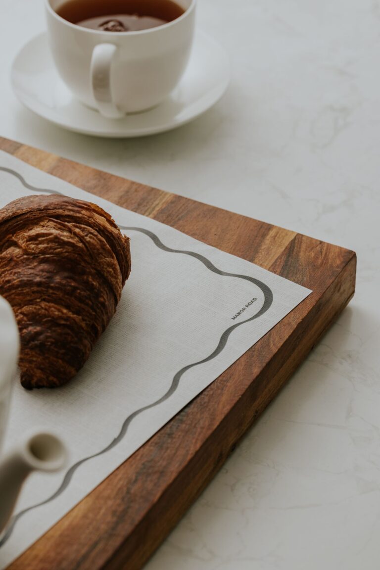 Manor Road Linen Scallop White & Black Greaseproof Paper